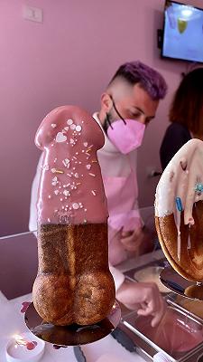 Milano: apre Mr. Dick, la pasticceria con dolci a forma di pene