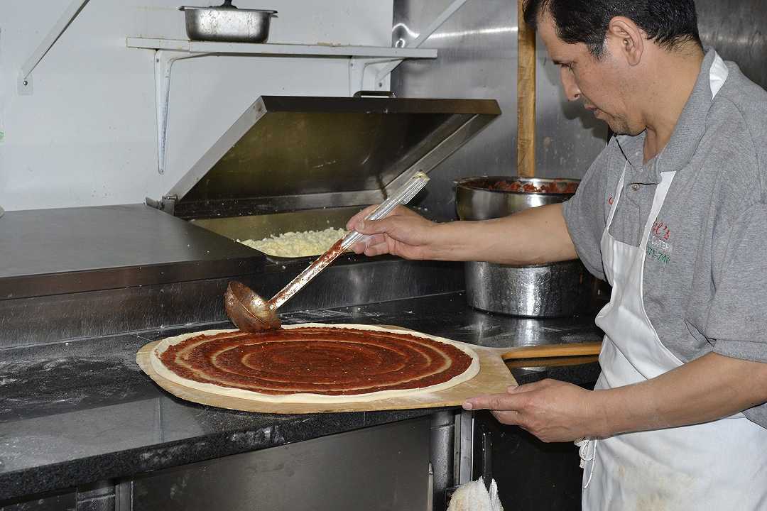 Napoli, pizze gratis ed estorsione ai ristoranti: 6 condanne per la “paranza dei bambini”