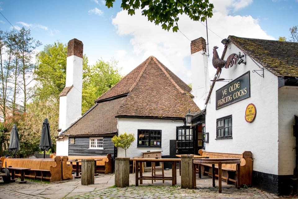 Regno Unito: il più vecchio pub d’Inghilterra è costretto a chiudere