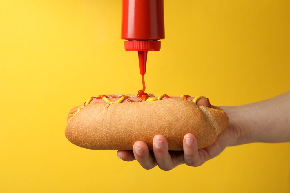 ketchup su hot dog