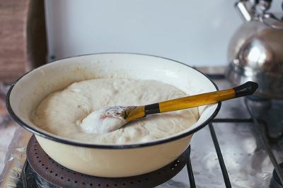 Mettete l'impasto a lievitare