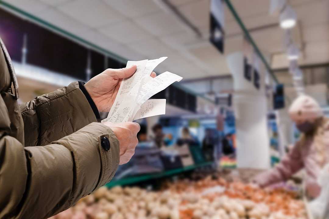 Supermercati, l’aumento dei prezzi porta a un boom di furti: si stimano 5,6 milioni di poveri