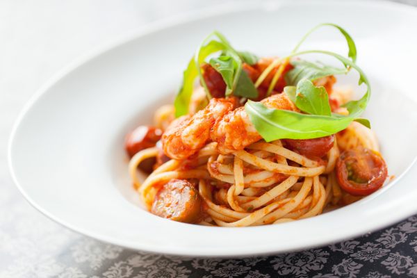 spaghetti con pomodorini e gamberi