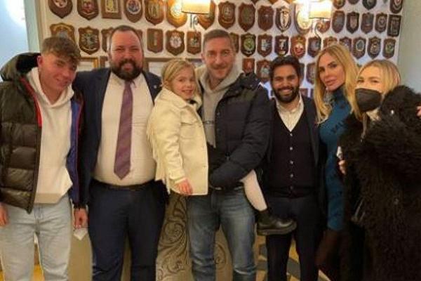 Francesco Totti e Ilary Blasi: cena al ristorante per smentire la crisi