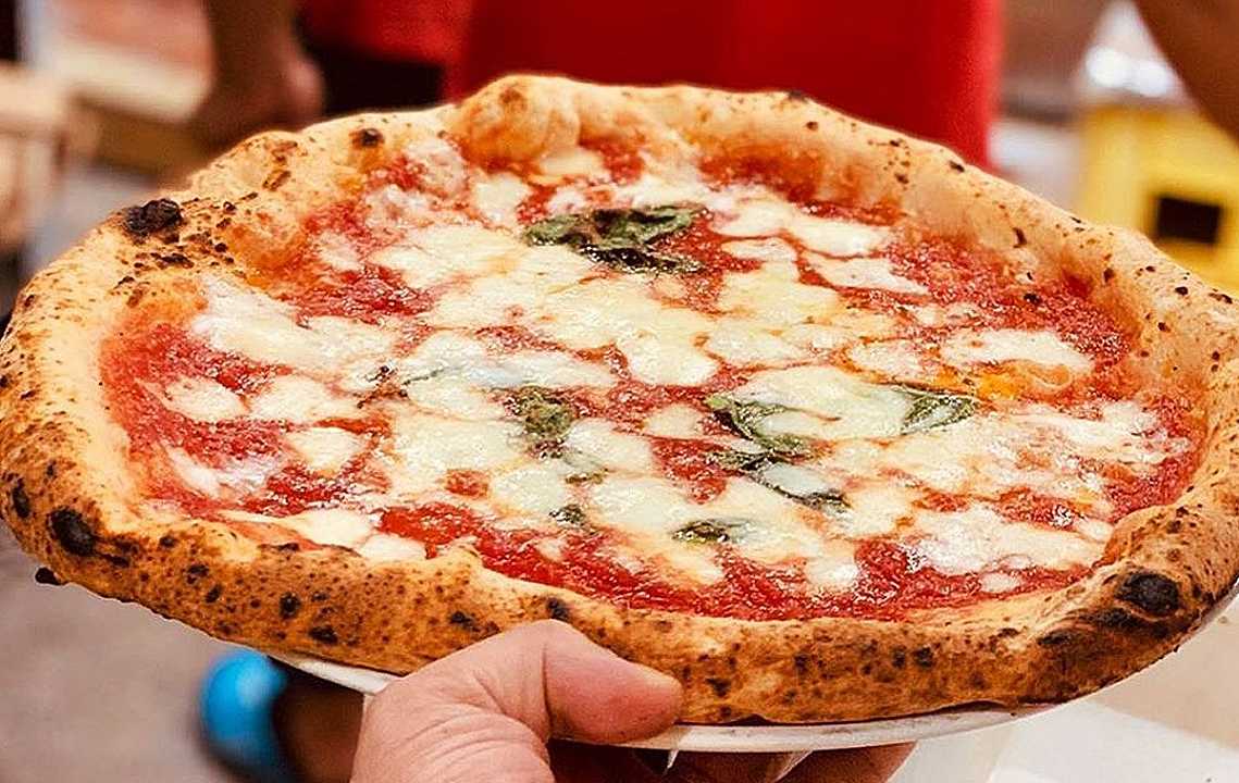 Napoli: scienziati creano la pizza senza lievito