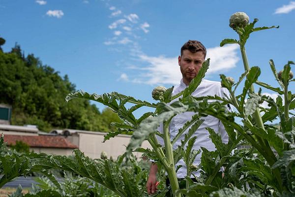 Guerra Russia-Ucraina: il ristorante di Asti che ha chiuso per cucinare ai profughi