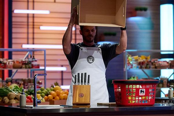 MasterChef Romania: concorrente vegano eliminato perché si rifiuta di cucinare la carne