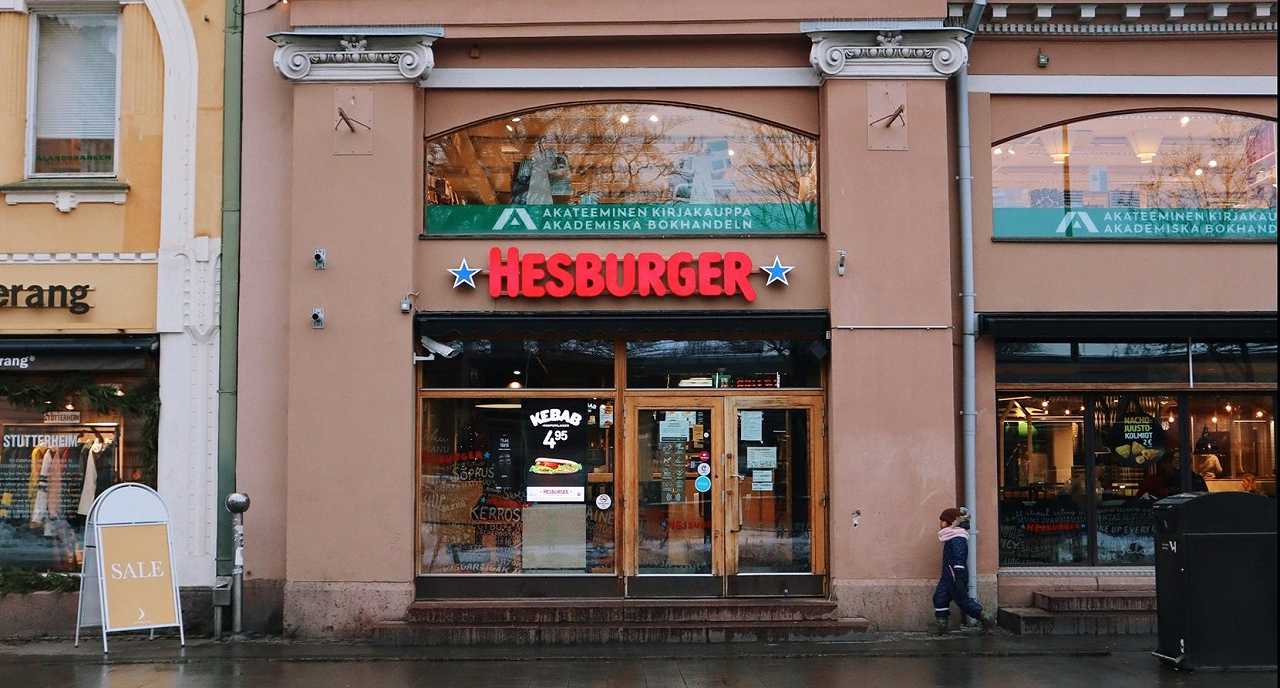 Fast food: la catena finlandese Hesburger chiuderà i ristoranti in Russia e Bielorussia