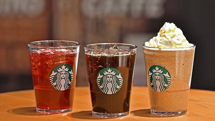 Starbucks in Giappone taglia la plastica, caffè servito nel vetro