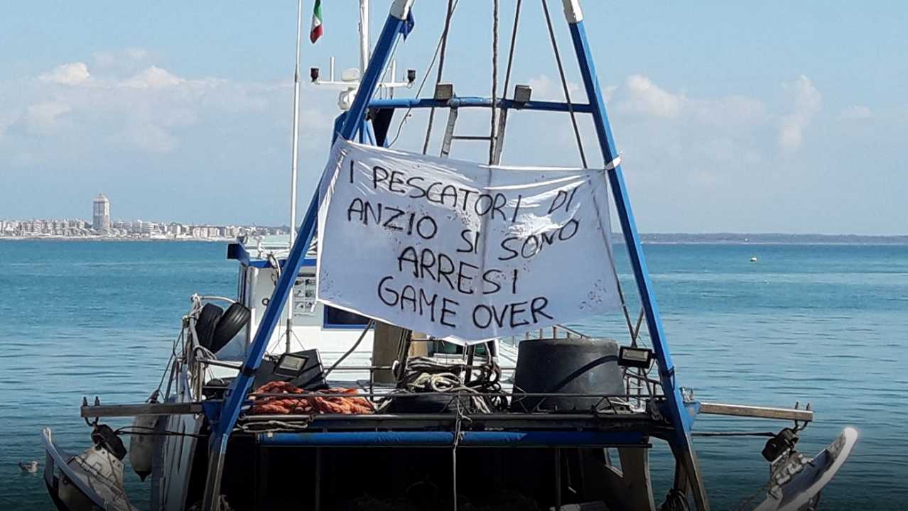 Pescatori in sciopero non scendono in mare: “Il gasolio costa troppo”
