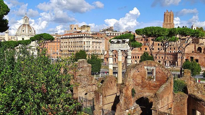 Roma proroga il divieto di apertura nel centro storico di minimarket, gelaterie e pizzerie al taglio