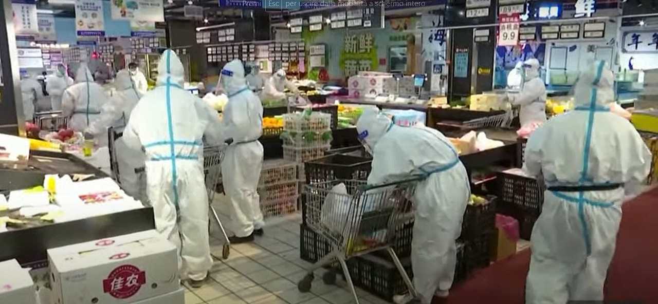 Shanghai: risse nei supermercati presi d’assalto a causa del nuovo lockdown