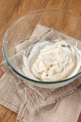 crema di formaggi freschi in una ciotola