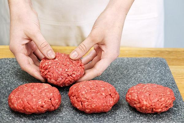 Hamburger di vitello di Casa Vercelli: richiamo per rischio microbiologico