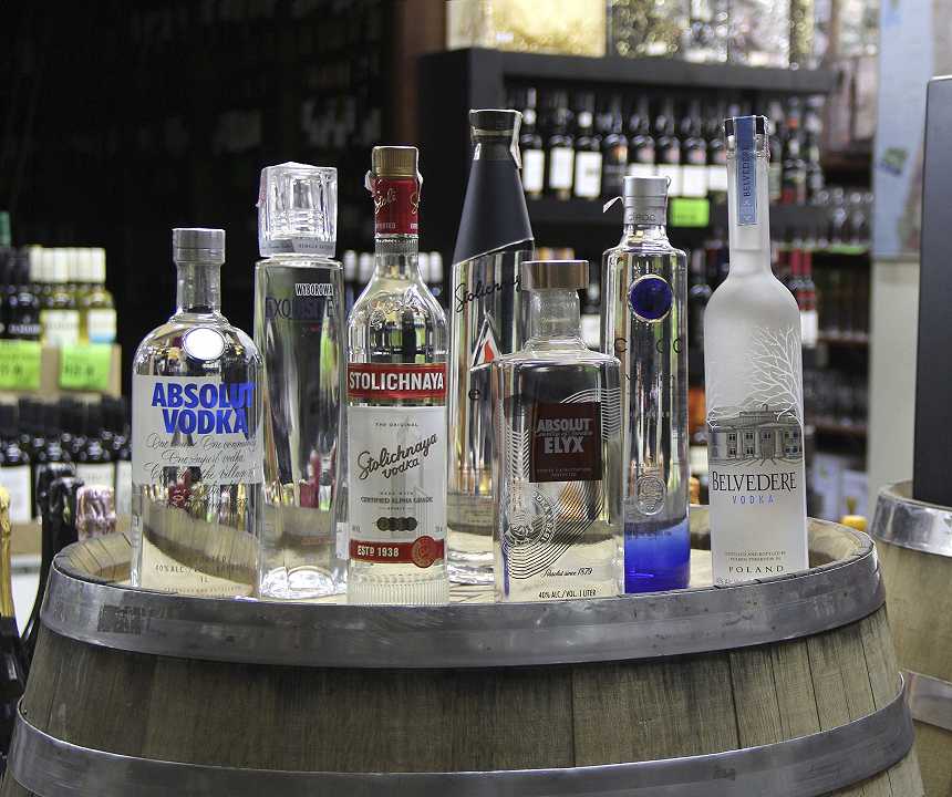 Ucraina, il Regno Unito impone un dazio del 35% sulla vodka