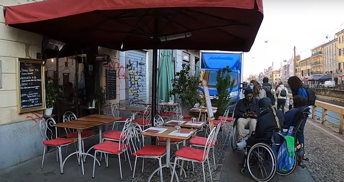 4 Ristoranti… in carrozzina: l’esperimento social testa l’accessibilità dei locali di Milano per i disabili