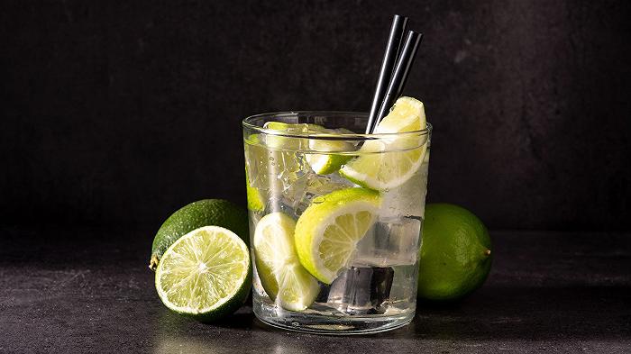 Caipiroska: la ricetta del cocktail con la vodka fatto in casa