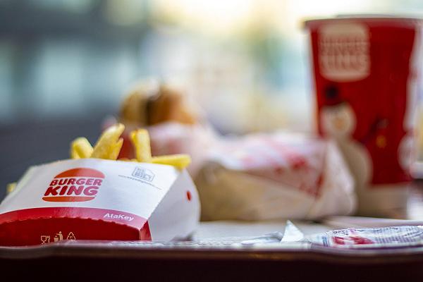 Roma, è polemica per il nuovo Burger King in una storica libreria del centro