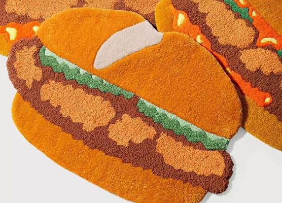 McDonald’s lancia una collezione di tappeti a forma di hamburger