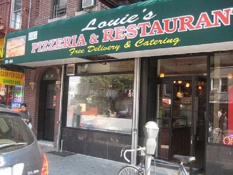 New York: proprietario di una pizzeria accoltellato mentre aiutava una donna derubata