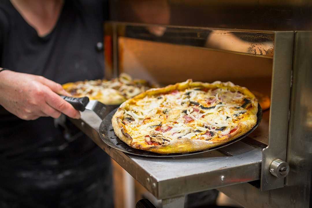 Viareggio: pizzeria dichiara il falso per avere i contributi Covid, titolare denunciato