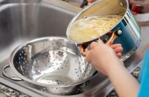 spaghetti scolati dall'acqua