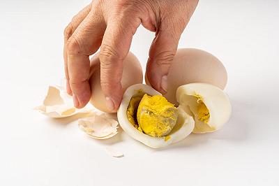 Sbucciate le uova