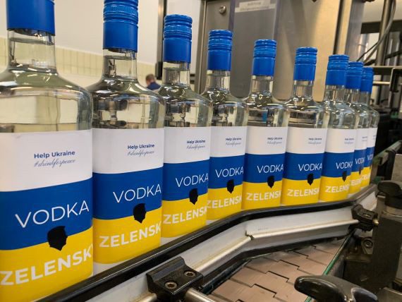 Vodka: Zelensky ora diventa una vodka, e i profitti vanno agli Ucraini