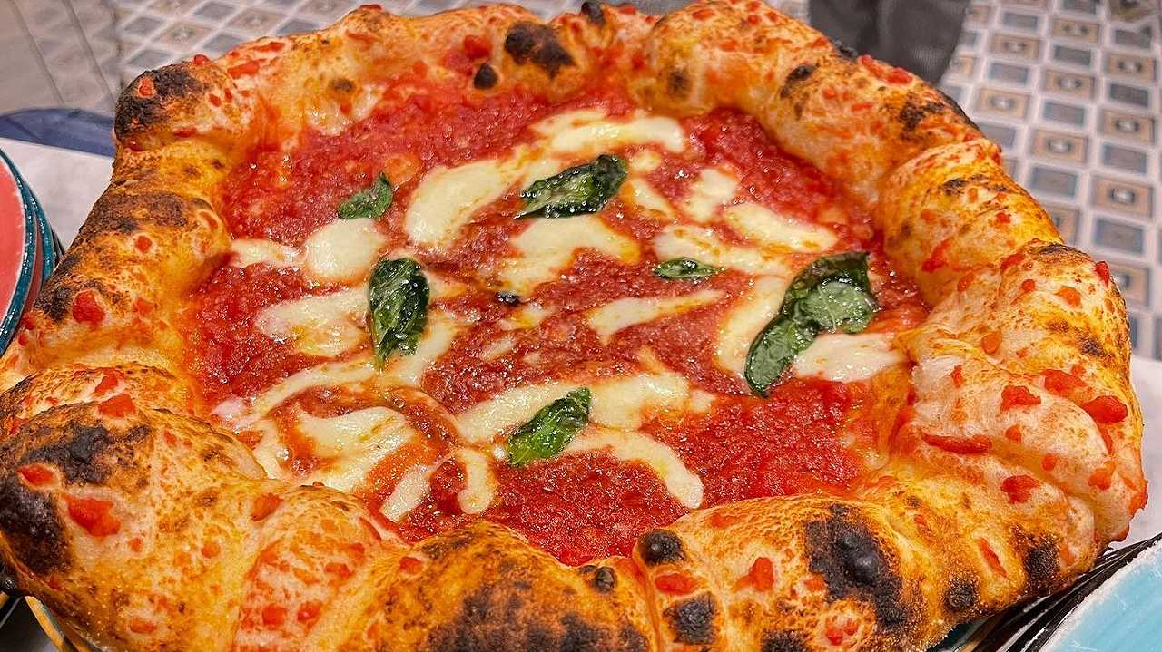 Assaje a Torino, recensione: la pizzeria di catena all’insegna dell’abbondanza (in tutti i sensi)