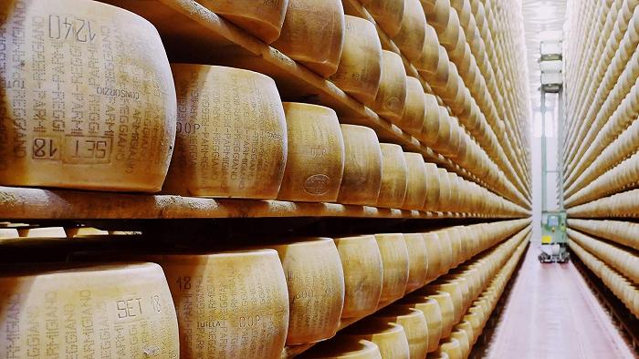 Il caldo sta sciogliendo il Parmigiano Reggiano