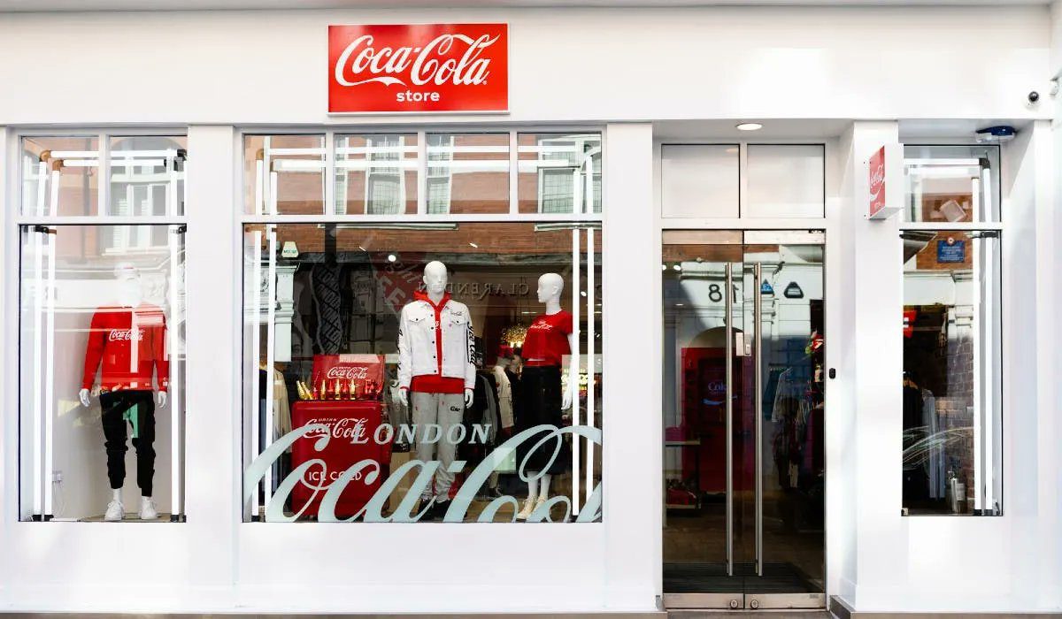 Coca Cola ha aperto a Londra il suo primo flgaship store in Europa