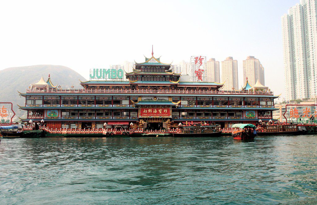 Hong Kong: incerto il destino del relitto del ristorante galleggiante Jumbo