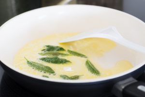 burro e salvia in padella