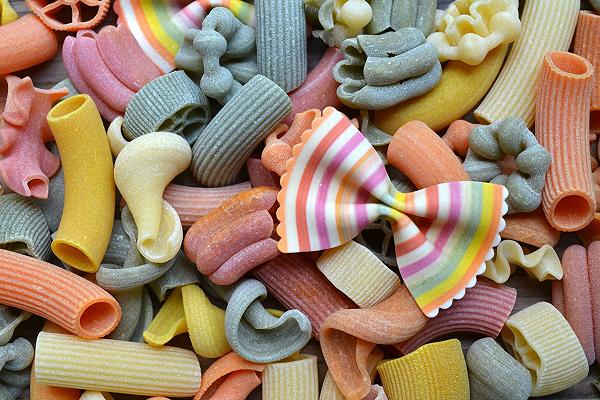 Pasta: Jonathan Bazzi accusa di rainbow washing un noto marchio