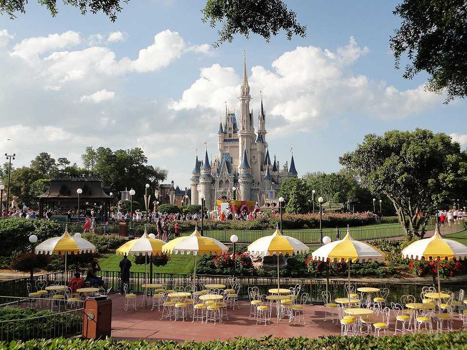 Disney World: stop all’uso del burro di arachidi nel parco a causa di un rischio Salmonella