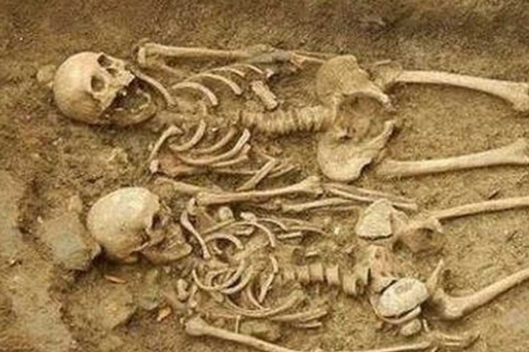 Irlanda: trovati sei scheletri umani con mani e piedi legati nel retro di un pub