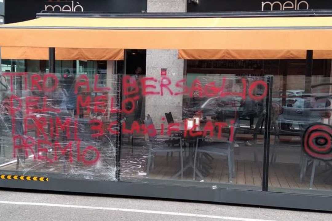 Milano: ristorante propone una gara di “tiro al bersaglio” per i vandali che non gli danno tregua