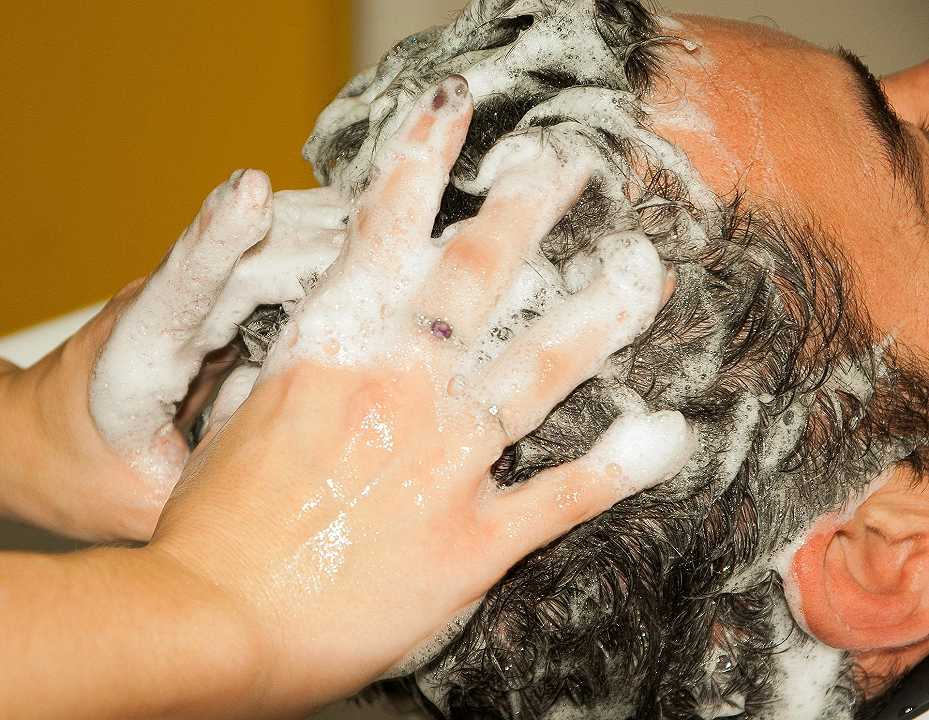 Siccità: sindaco vieta il secondo lavaggio dal parrucchiere per risparmiare acqua