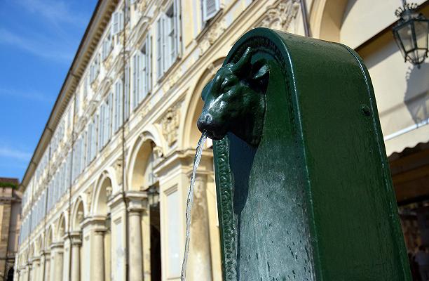 Emergenza acqua: dovremmo chiudere le fontanelle pubbliche? Strano, ma no