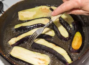melanzane a fette fritte in padella