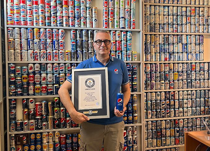 Pepsi: è italiana la collezione da Guinness World Record da più di 12.400 lattine