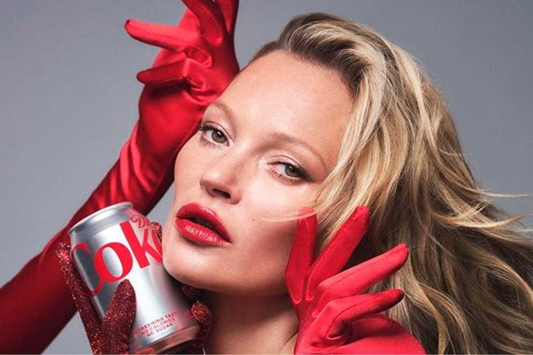 Kate Moss diventa “madrina” di Diet Coke: sarà direttrice creativa per il 40° compleanno