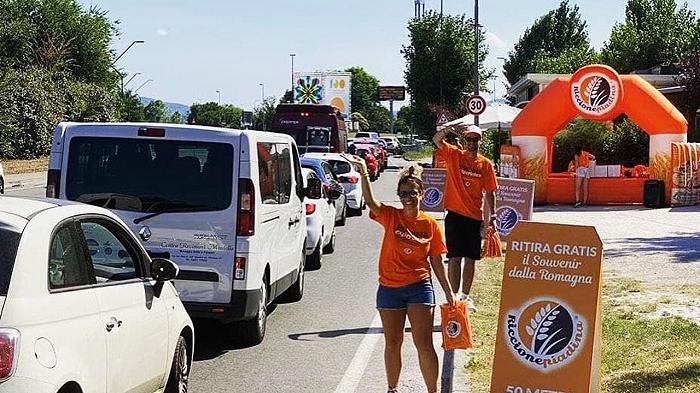 Riccione, piadine in regalo mentre si è in fila al casello: distribuite più di 10 mila confezioni