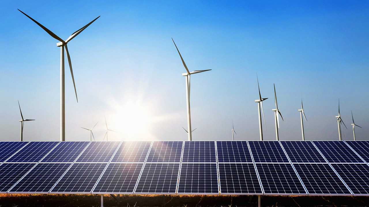 Mattarella firma il DL agricoltura: stop al fotovoltaico sui terreni agricoli