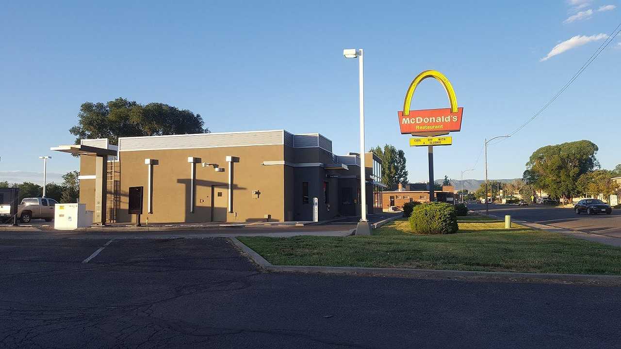 McDonald’s con un solo arco: i dodici loghi “ribelli” nel mondo