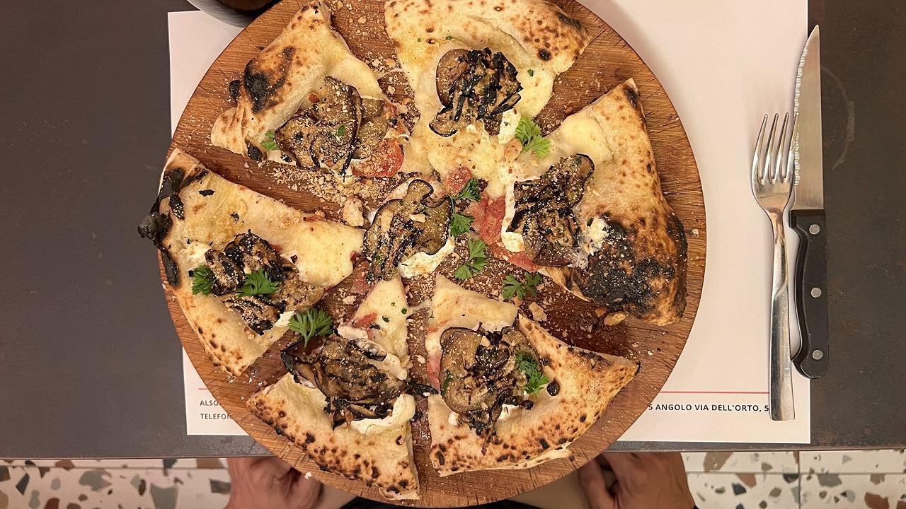 Al Solito Posto a Firenze, recensione: una pizzeria giovanile e golosa in San Frediano