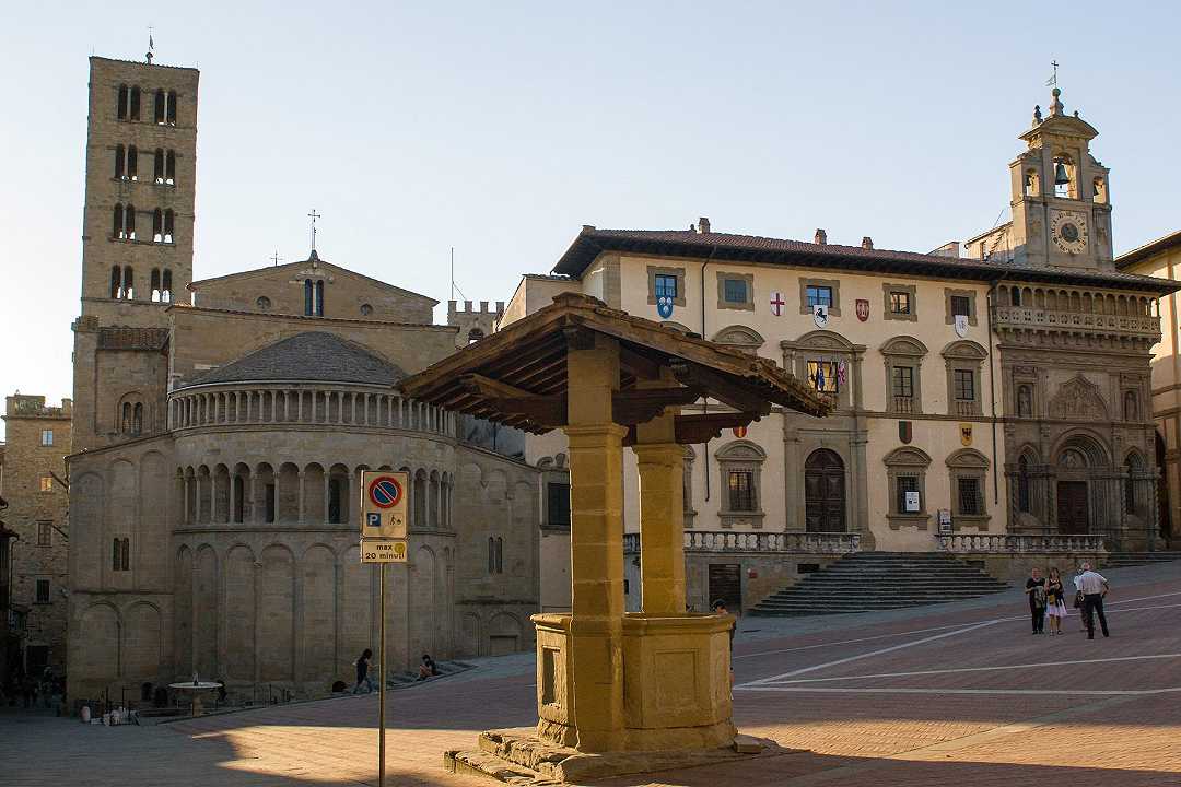Arezzo: incendio in un famoso ristorante del centro, nessun ferito