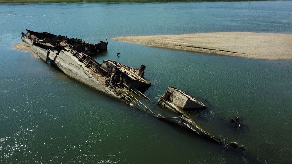 Siccità, dal Danubio affiorano i resti di navi tedesche della Seconda Guerra Mondiale