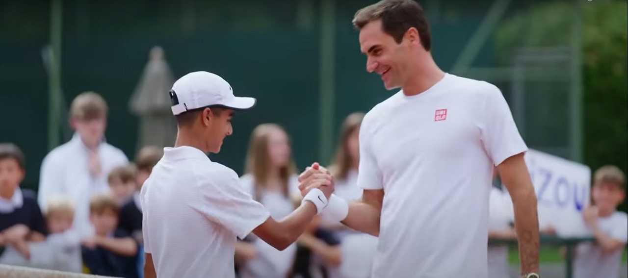 Roger Federer sfida un piccolo fan, mantenendo una promessa fatta insieme a Barilla