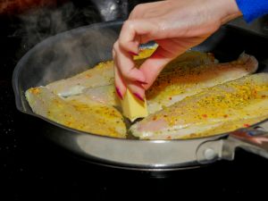 filetti di branzino in cottura